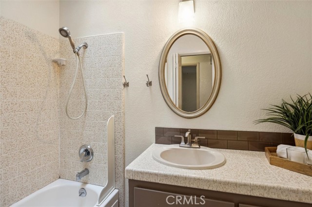 5500 Valentina, Atascadero CA: https://media.crmls.org/medias/4f8404d0-1f03-4e9f-8f91-e6565c68ae09.jpg