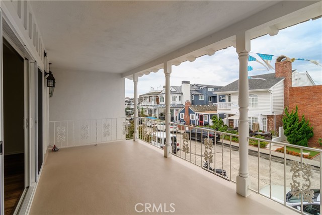 320 1/2 Coral Avenue, Newport Beach CA: https://media.crmls.org/medias/4f84fd14-4bda-4d0a-b3fd-545c6e09378e.jpg