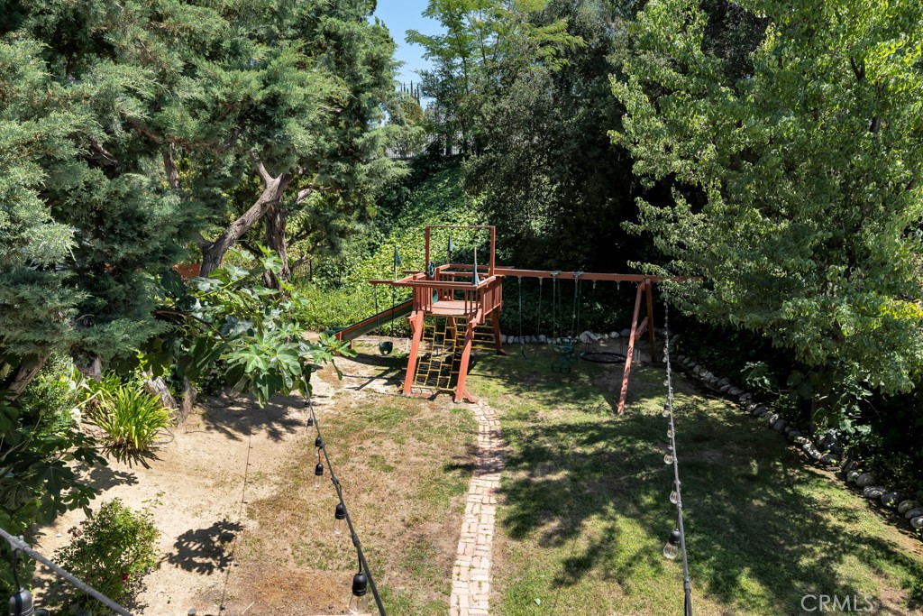 https://media.crmls.org/medias/4f8591ce-17cb-47c2-af41-94d90ab063b8.jpg?preset=X-Large