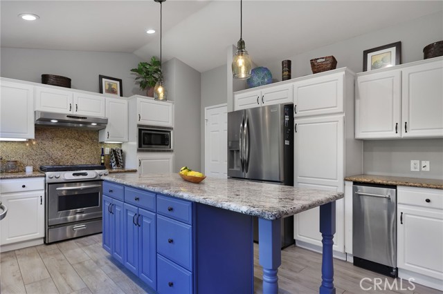 24632 Stagg Street, West Hills CA: https://media.crmls.org/medias/4f869400-a06d-4347-a3dc-58dbf8f25baf.jpg