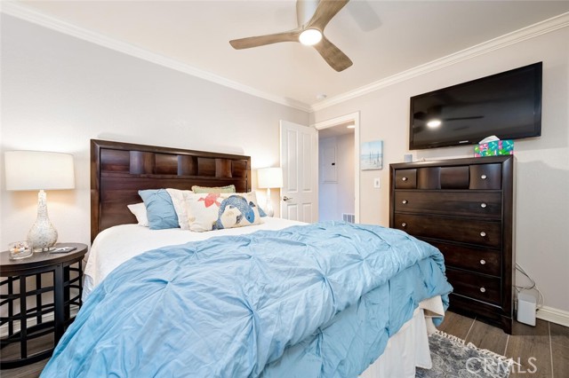 174 Cliff Drive, Laguna Beach CA: https://media.crmls.org/medias/4f86c2f5-3a83-428b-8604-b28a483f343f.jpg