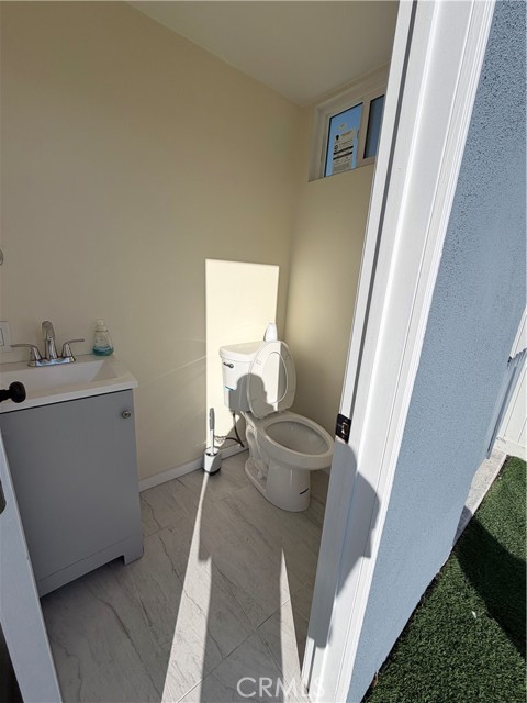 8118 Gentry Avenue, North Hollywood CA: https://media.crmls.org/medias/4f8717a7-7873-4e37-9464-9674661cf1f7.jpg