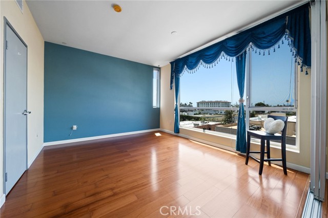 285 W. 6th Street, Unit #527, San Pedro CA: https://media.crmls.org/medias/4f872820-443e-43c6-9b21-649c7c511245.jpg