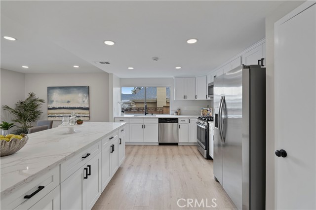 Detail Gallery Image 10 of 49 For 18838 Cabral, Canyon Country,  CA 91351 - 4 Beds | 3 Baths