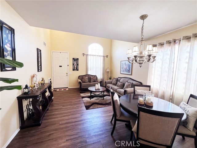 Detail Gallery Image 4 of 23 For 28303 Sycamore Dr, Saugus,  CA 91350 - 3 Beds | 2/1 Baths