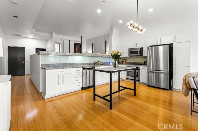 Detail Gallery Image 5 of 37 For 1100 Wilshire Bld #2608,  Los Angeles,  CA 90017 - 1 Beds | 1 Baths