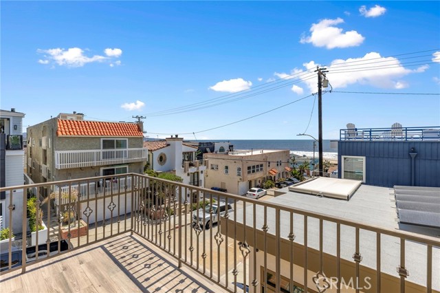 133 33rd Street, Hermosa Beach, California 90254, 4 Bedrooms Bedrooms, ,4 BathroomsBathrooms,Single Family Residence,For Sale,33rd,SB24113188