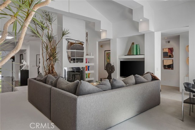 4219 Tarzana Estates Drive, Tarzana CA: https://media.crmls.org/medias/4f88ef90-63a9-4ed0-9b79-6f7e7d2f22c1.jpg