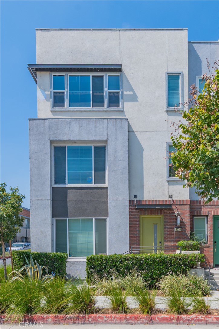 1530 W Cameron Ave