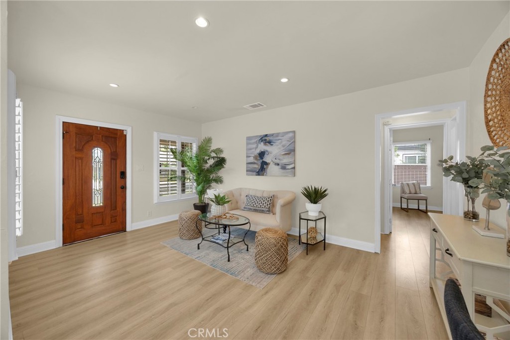 https://media.crmls.org/medias/4f8ab6cf-970b-4455-8e48-d3c79ecb03b6.jpg?preset=X-Large