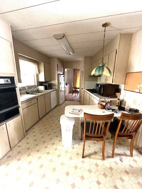 42751 E. FLORIDA AVENUE, Hemet CA: https://media.crmls.org/medias/4f8b2627-1c3e-499b-91e5-49cf2dd8506f.jpg