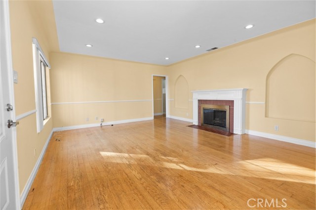 1941 W Kenneth Road, Glendale CA: https://media.crmls.org/medias/4f8bdf0a-edb9-4acb-b122-65720401fe93.jpg