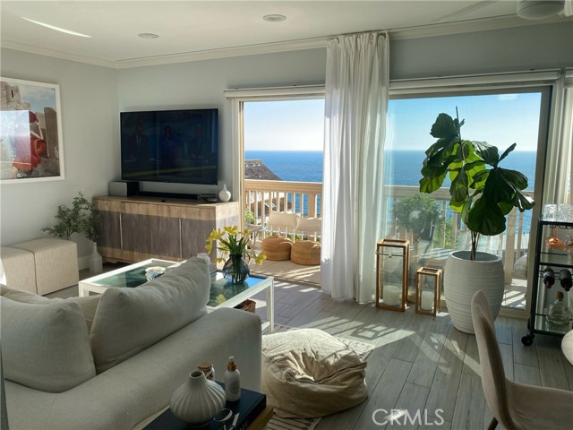 2037 S Coast, Laguna Beach CA: https://media.crmls.org/medias/4f8cffe5-fce7-40d9-9817-34199beceb88.jpg