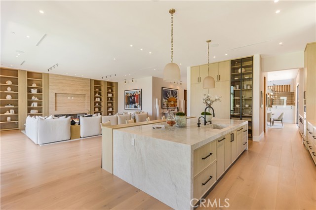 Detail Gallery Image 10 of 37 For 16711 Moorpark St, Encino,  CA 91436 - 6 Beds | 6/1 Baths