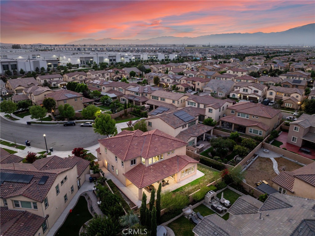 https://media.crmls.org/medias/4f8df605-683e-4ec0-9ef0-60ea2064a479.jpg?preset=X-Large