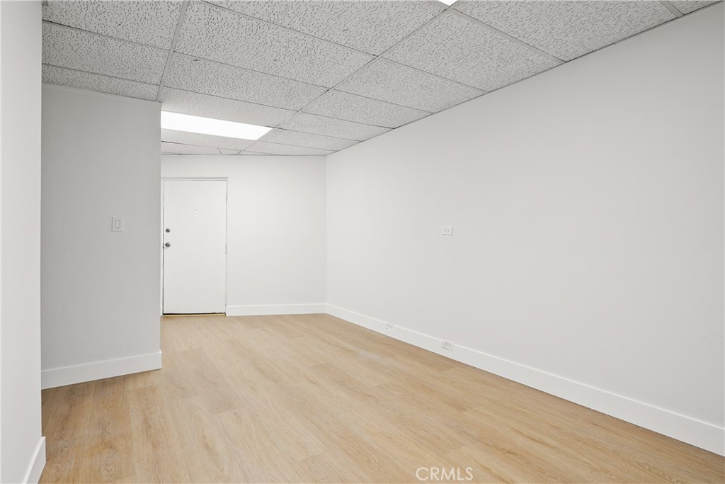 https://media.crmls.org/medias/4f8e5a8c-515e-4d4a-bfe6-c63d68e39c1e.jpg?preset=X-Large