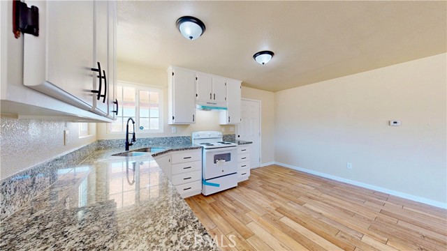 24254 Yucca Loma Road, Apple Valley CA: https://media.crmls.org/medias/4f8e8e1a-97fa-4557-8716-a5ab0228ae1f.jpg