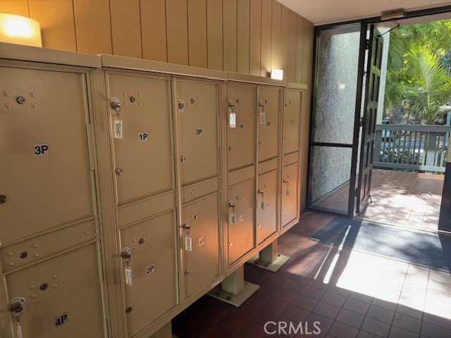 Lobby Large Package Delivery Lobby Large Package Delivery