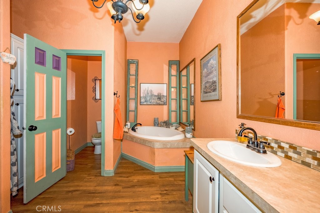 https://media.crmls.org/medias/4f9062a0-8881-418a-8c9b-62e8d7dbff62.jpg?preset=X-Large