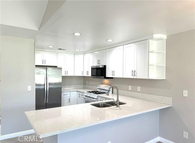 700 W Walnut Avenue, Orange CA: https://media.crmls.org/medias/4f90a041-badb-4e07-a482-4d1289d05e61.jpg