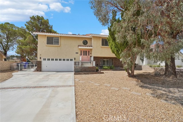 Detail Gallery Image 6 of 65 For 14753 Blue Grass Dr, Helendale,  CA 92342 - 3 Beds | 3 Baths