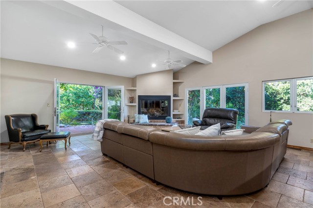 Detail Gallery Image 25 of 37 For 5653 Shirley Ave, Tarzana,  CA 91356 - 3 Beds | 2 Baths