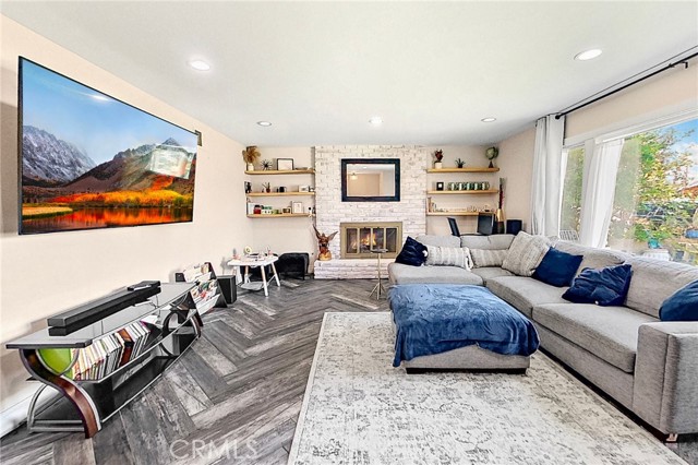 Detail Gallery Image 6 of 40 For 6800 Berry Ave, Buena Park,  CA 90620 - 2 Beds | 2 Baths