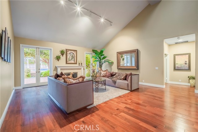 369 Ashbury Lane, Upland CA: https://media.crmls.org/medias/4f931222-3fce-444d-8624-61b698932fe3.jpg