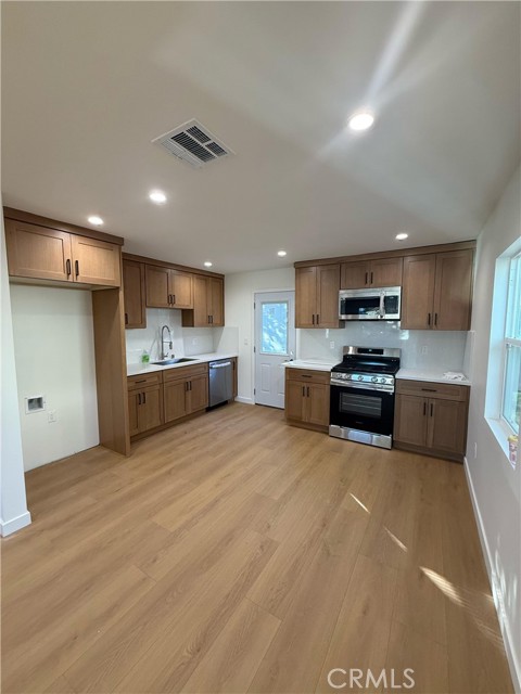 Detail Gallery Image 2 of 16 For 2215 N Brighton St, Burbank,  CA 91504 - 2 Beds | 1 Baths