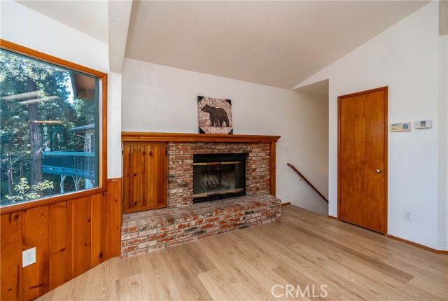 Detail Gallery Image 3 of 44 For 23772 Scenic Dr, Crestline,  CA 92325 - 3 Beds | 1/1 Baths