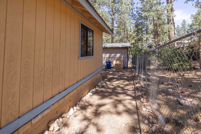 1178 Pine Ridge Lane, Big Bear City CA: https://media.crmls.org/medias/4f948fdd-41d9-49d5-a578-97de91df9cc1.jpg