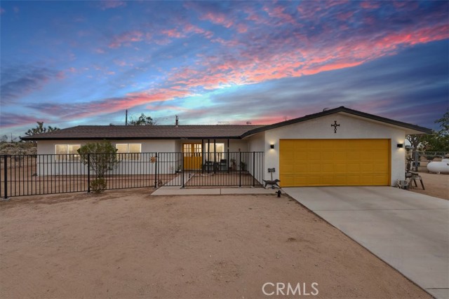 58676 Sunflower Drive, Yucca Valley CA: https://media.crmls.org/medias/4f949363-9bd1-4e26-9c35-f79d344a240a.jpg