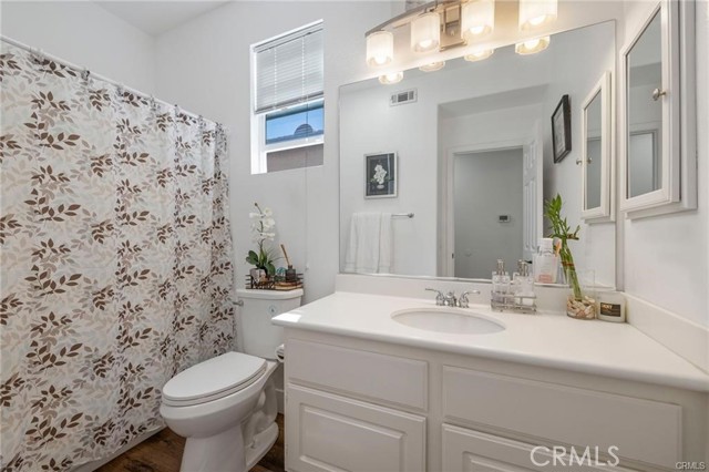 Detail Gallery Image 24 of 61 For 19924 via Joyce Dr, Saugus,  CA 91350 - 5 Beds | 3 Baths