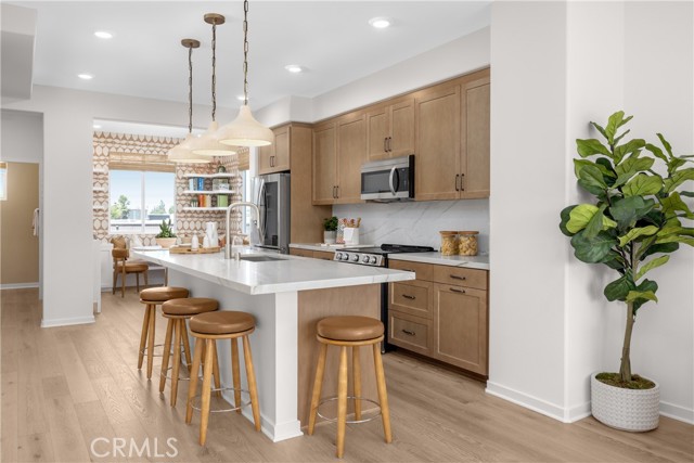 Detail Gallery Image 4 of 14 For 7373 Suva St, Downey,  CA 90240 - 3 Beds | 3/1 Baths