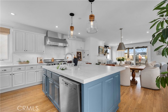 807 Crest Drive, Manhattan Beach CA: https://media.crmls.org/medias/4f960b7e-d0e9-417f-8377-9b9966e181fe.jpg