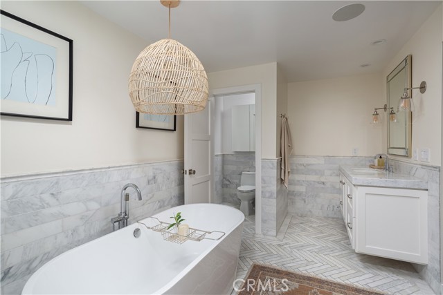 Detail Gallery Image 15 of 31 For 1700 Highland Dr, Newport Beach,  CA 92660 - 5 Beds | 6/1 Baths