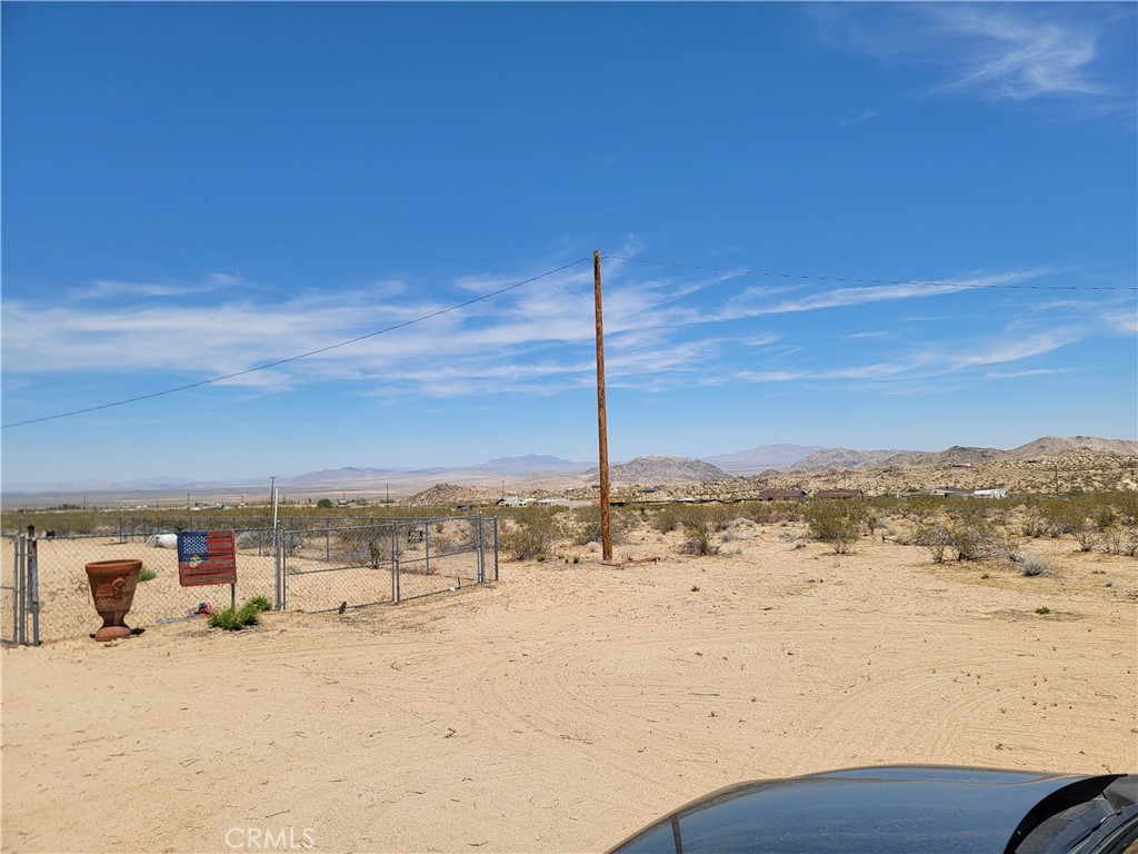 https://media.crmls.org/medias/4f96686f-35cf-4e29-acf5-6ad50ac3ec17.jpg?preset=X-Large
