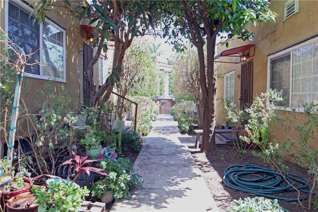 Detail Gallery Image 4 of 9 For 1325 Douglas St, Los Angeles,  CA 90026 - – Beds | – Baths