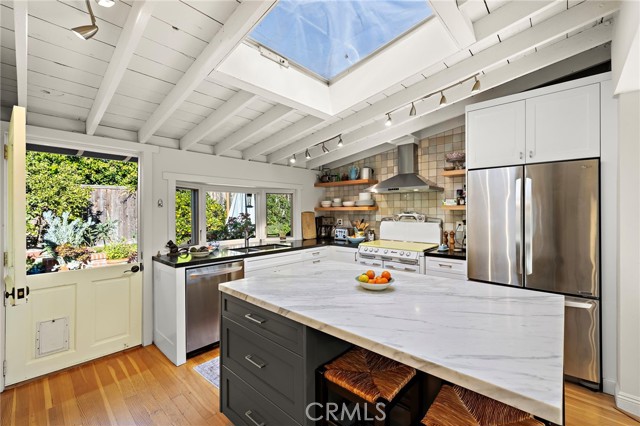 Detail Gallery Image 14 of 38 For 1511 Bluebird Canyon Dr, Laguna Beach,  CA 92651 - 3 Beds | 2 Baths