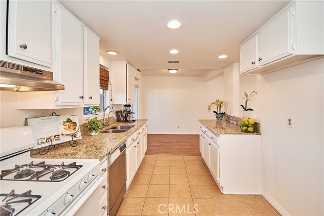 Detail Gallery Image 8 of 33 For 1410 S Del Mar Ave #6,  San Gabriel,  CA 91776 - 3 Beds | 2/1 Baths