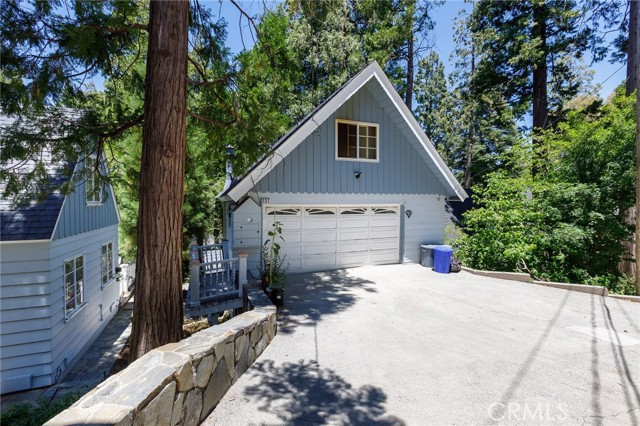 Detail Gallery Image 16 of 43 For 237 Corona Cir, Lake Arrowhead,  CA 92352 - 6 Beds | 3/1 Baths