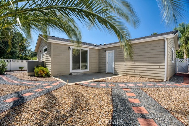 2239 Black Canyon Rd, Ramona CA: https://media.crmls.org/medias/4f985f42-435a-4eb5-8467-1c33b3154495.jpg