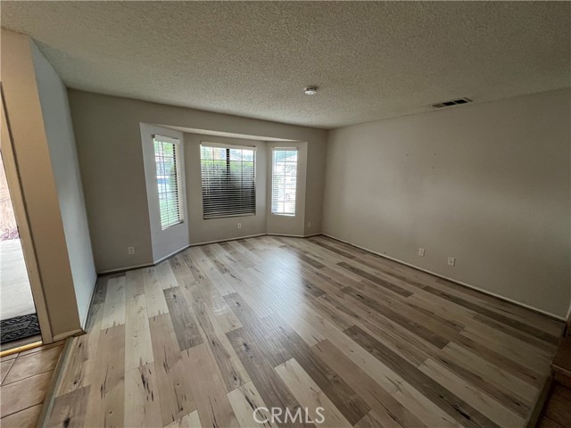 Detail Gallery Image 3 of 19 For 23230 Canyon Lake Dr N, Canyon Lake,  CA 92587 - 3 Beds | 2 Baths