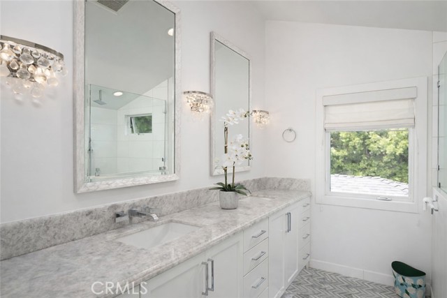 Detail Gallery Image 17 of 32 For 519 Signal Rd, Newport Beach,  CA 92663 - 6 Beds | 4/1 Baths