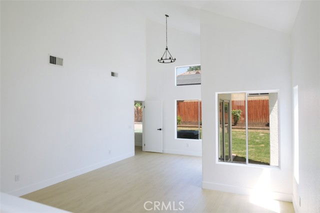 Detail Gallery Image 8 of 43 For 16532 Sir Barton Way, Moreno Valley,  CA 92551 - 3 Beds | 2/1 Baths