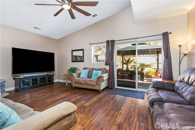 2265 Holly Drive, Paso Robles CA: https://media.crmls.org/medias/4f9a8b92-f83b-489f-8372-c021a7b0cf8d.jpg