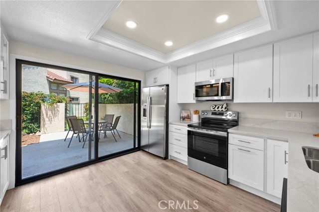 18325 Gum Tree Lane, Huntington Beach CA: https://media.crmls.org/medias/4f9ac53a-9489-46bb-9233-f324e0b2d853.jpg