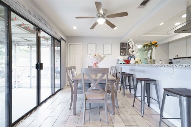 Detail Gallery Image 9 of 48 For 14215 Canterbury Dr, Victorville,  CA 92395 - 3 Beds | 2 Baths