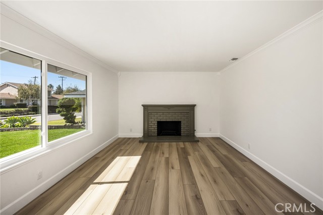 925 Eastglen photo 9