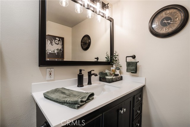 Detail Gallery Image 21 of 26 For 2436 Castlemont Ct, Simi Valley,  CA 93063 - 3 Beds | 2 Baths